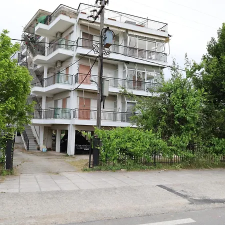 Seasideepanomi Apartmán *